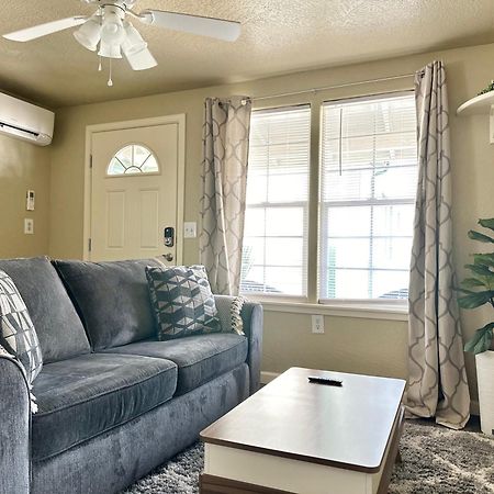 מדפורד Near Downtown- Kitchen-Washerdryer-Parking מראה חיצוני תמונה