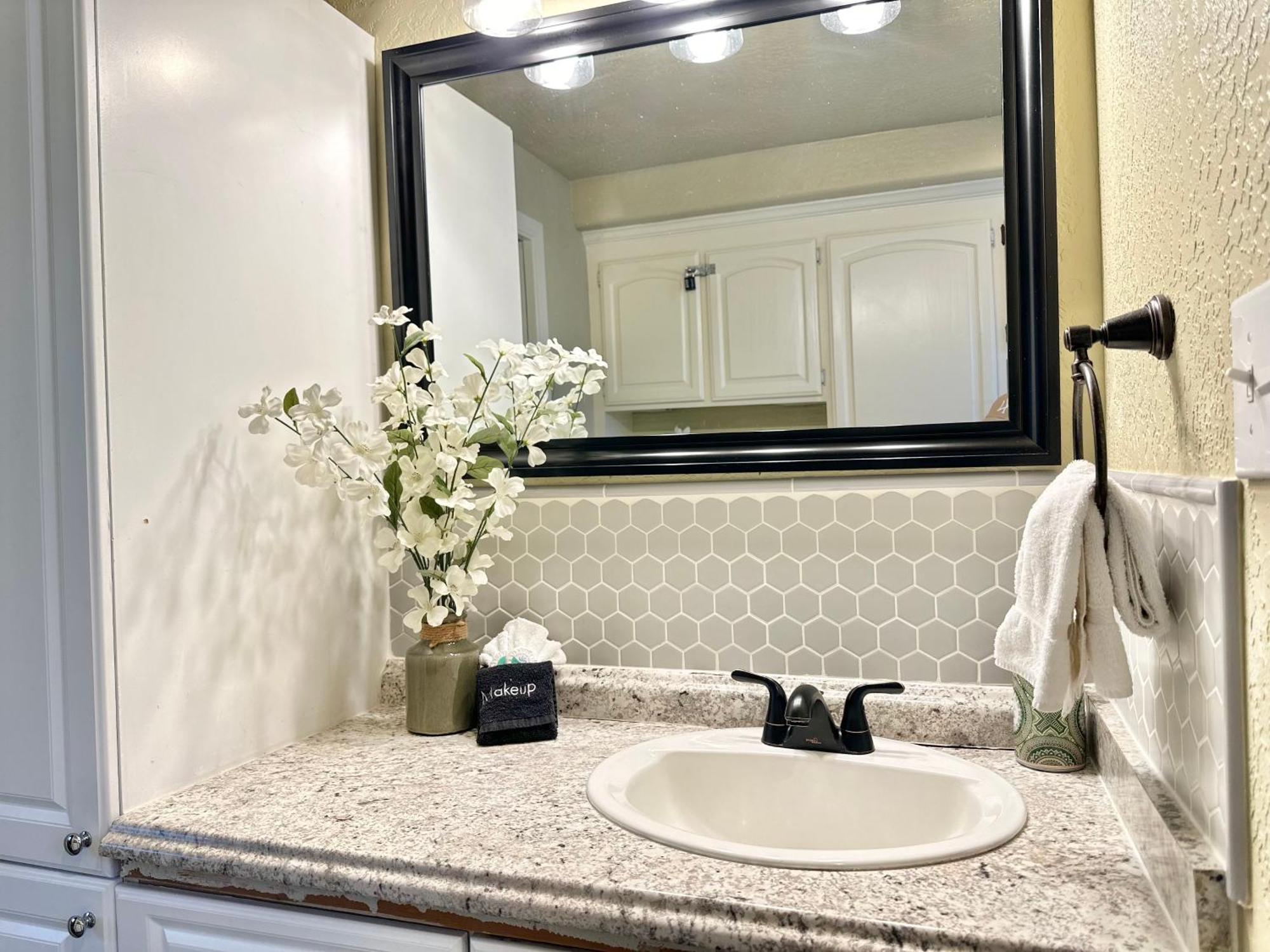 מדפורד Near Downtown- Kitchen-Washerdryer-Parking מראה חיצוני תמונה