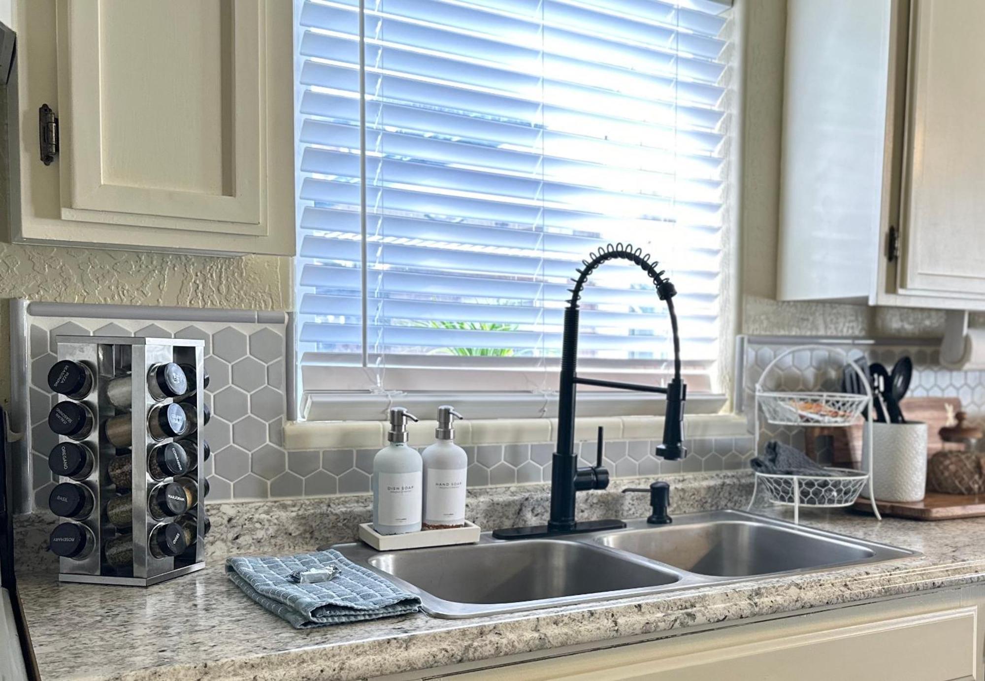 מדפורד Near Downtown- Kitchen-Washerdryer-Parking מראה חיצוני תמונה