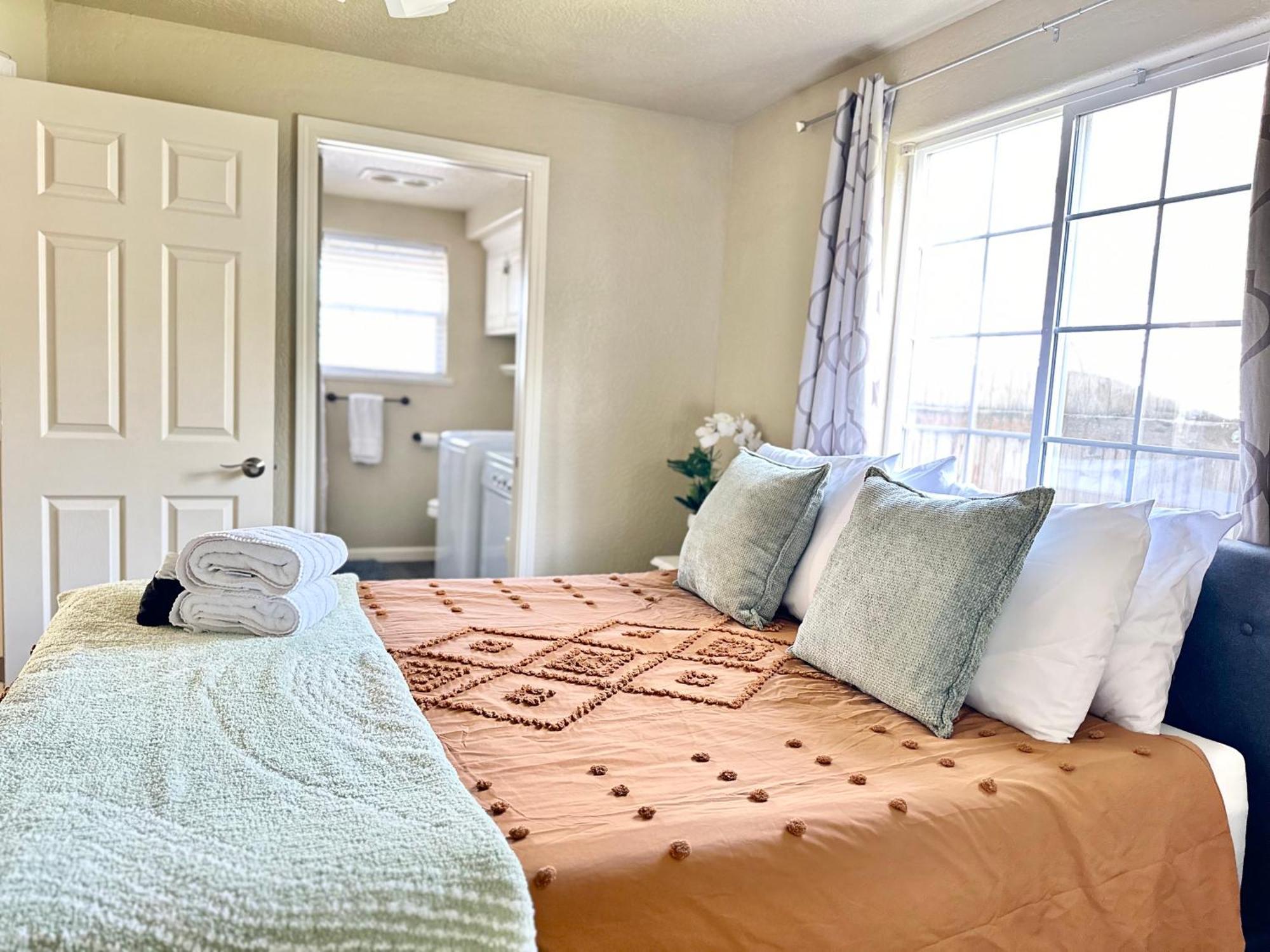 מדפורד Near Downtown- Kitchen-Washerdryer-Parking מראה חיצוני תמונה