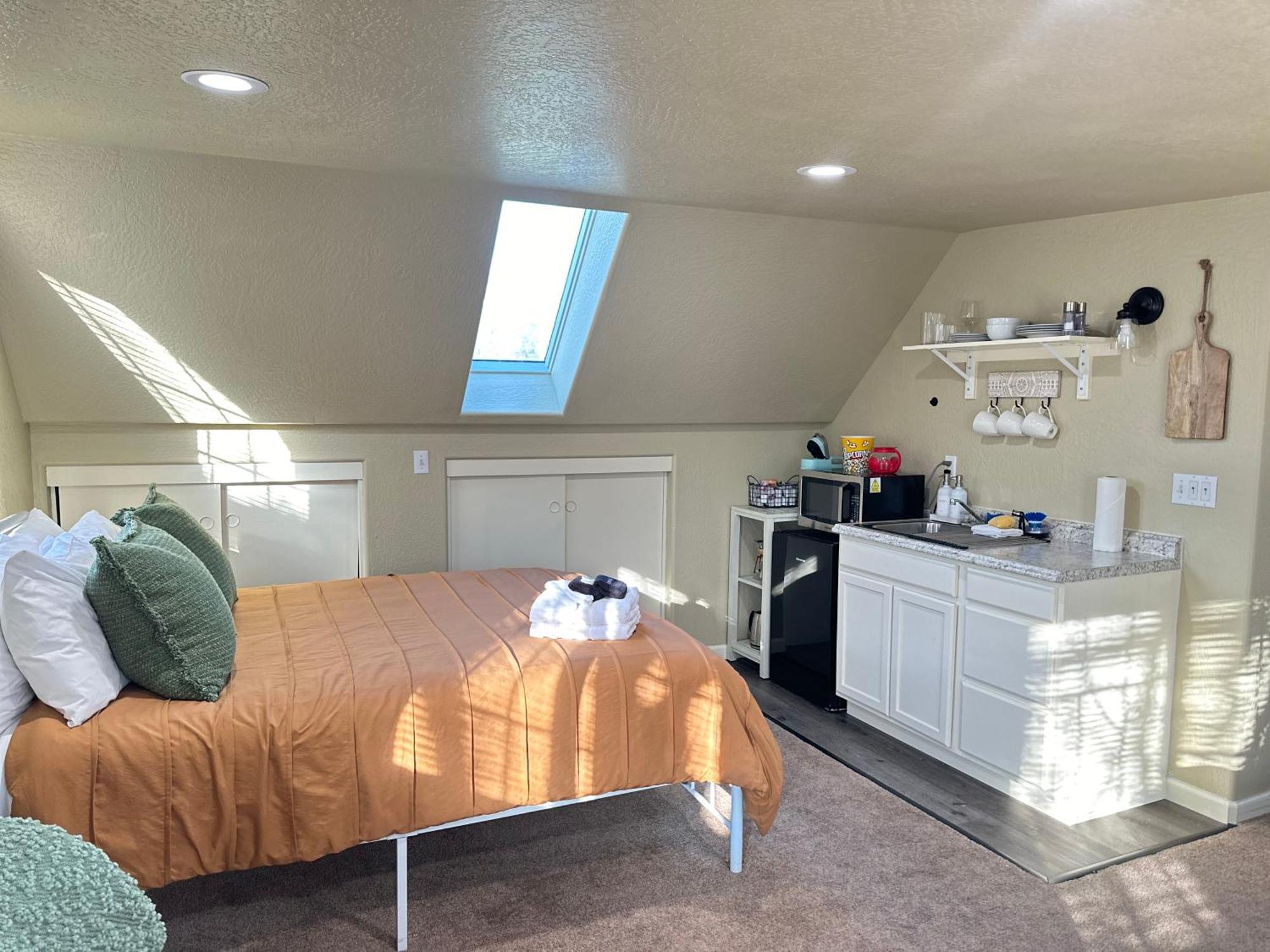 מדפורד Near Downtown- Kitchen-Washerdryer-Parking מראה חיצוני תמונה