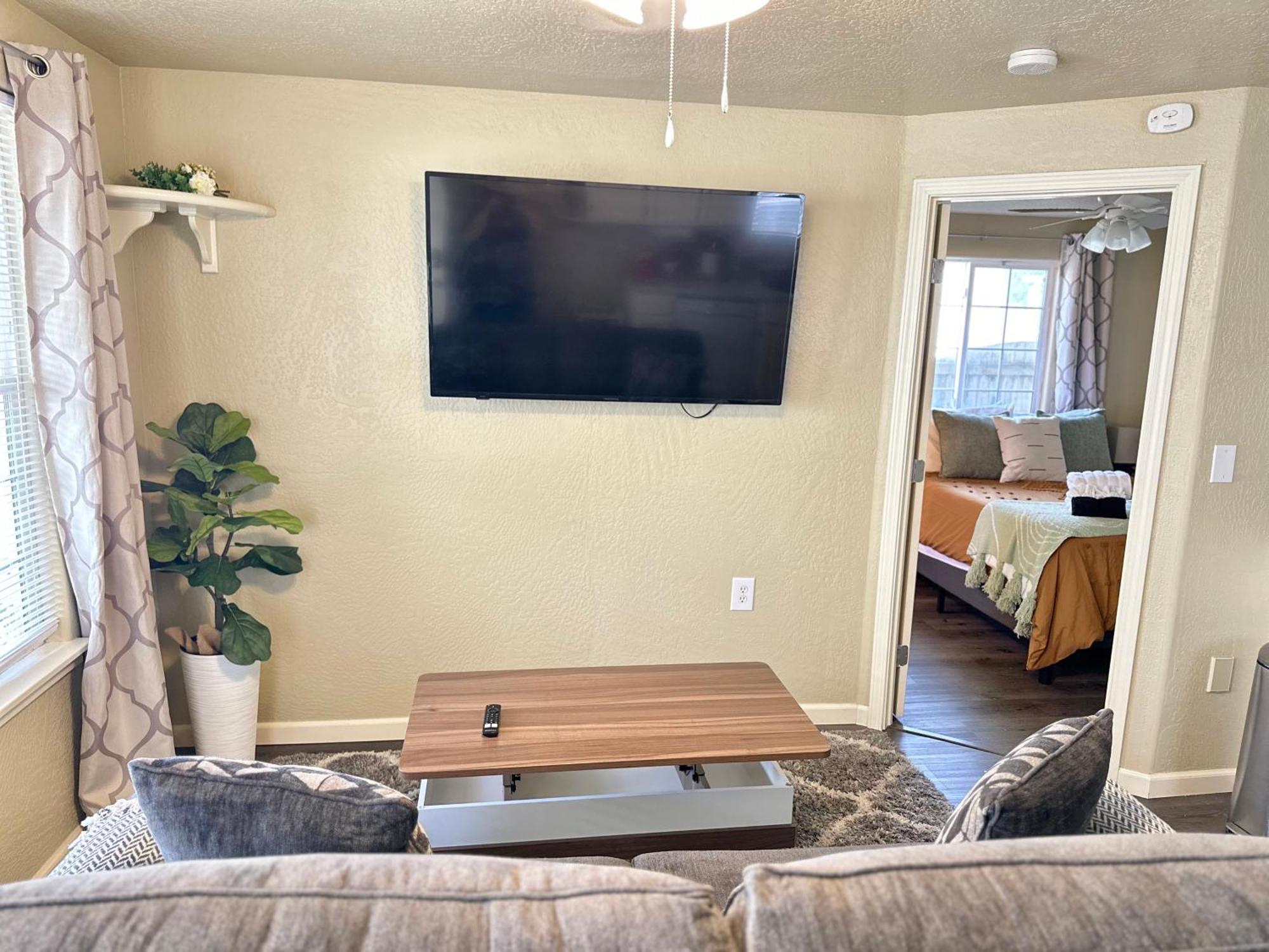 מדפורד Near Downtown- Kitchen-Washerdryer-Parking מראה חיצוני תמונה