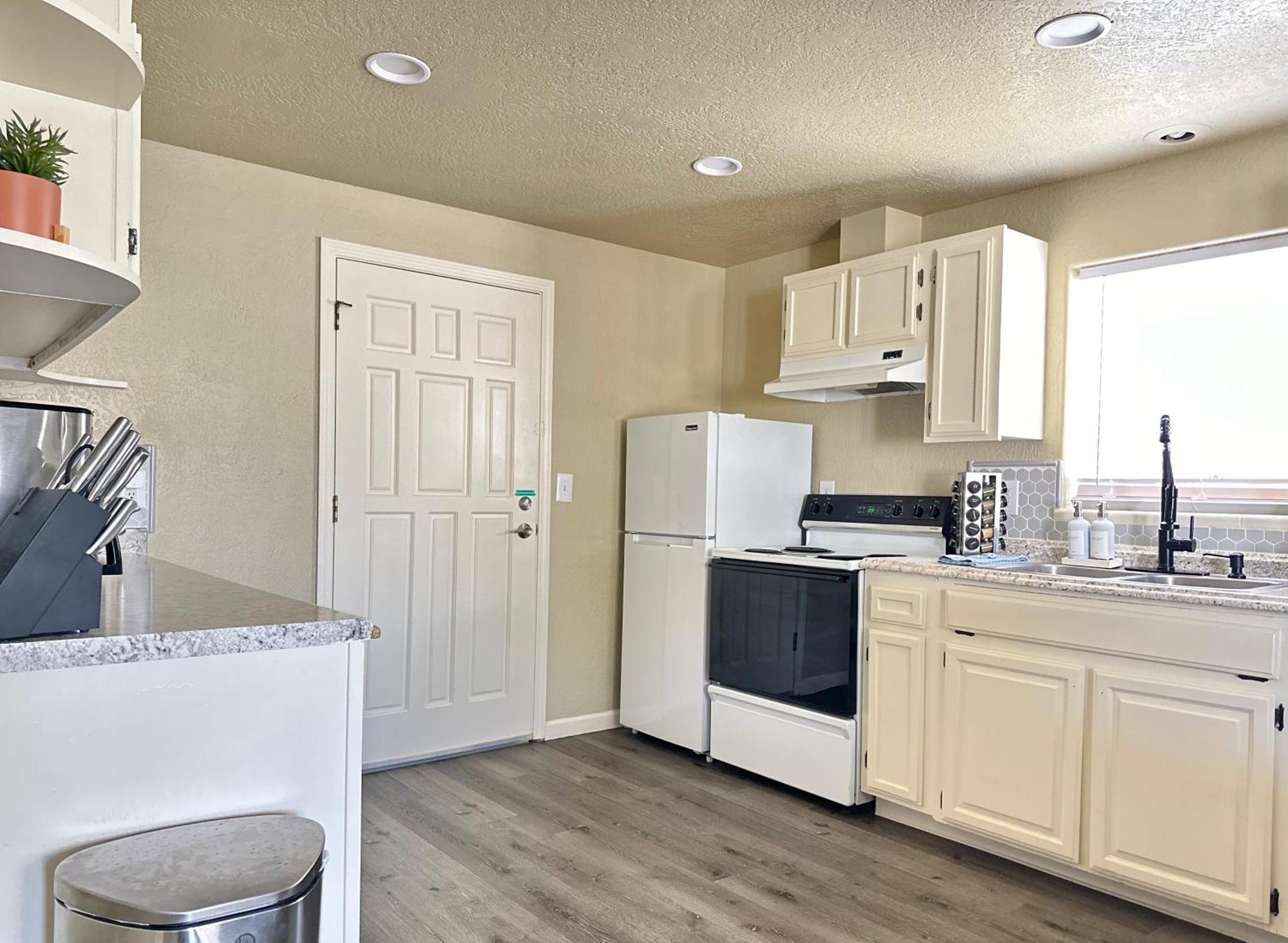 מדפורד Near Downtown- Kitchen-Washerdryer-Parking מראה חיצוני תמונה