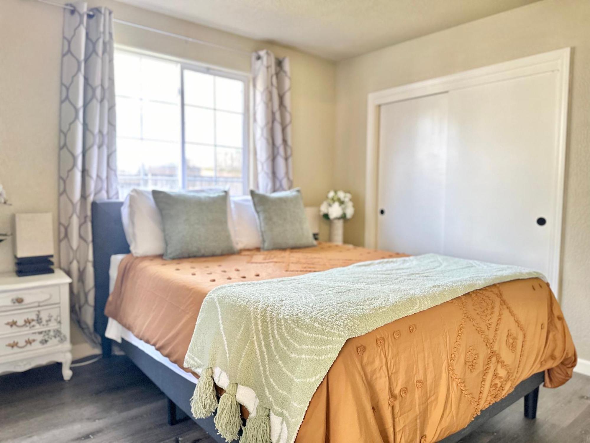מדפורד Near Downtown- Kitchen-Washerdryer-Parking מראה חיצוני תמונה