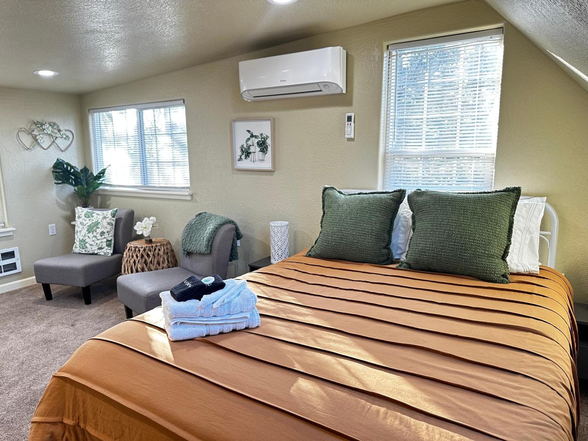 מדפורד Near Downtown- Kitchen-Washerdryer-Parking מראה חיצוני תמונה